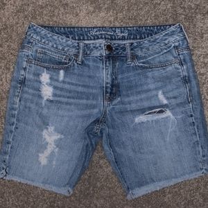 American Eagle - distressed jean shorts